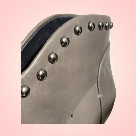 B. MAKOWSKY Gray Leather heel studded boots size 5 - Picture 3 of 8